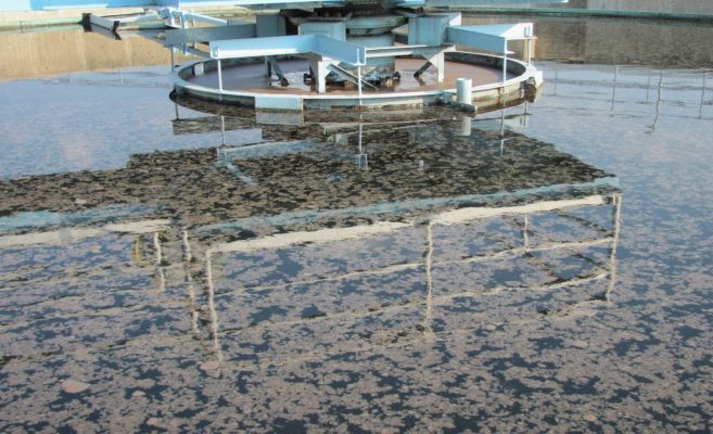 Bùn hiếu khí màu đen. Nguyên nhân và cách khắc phục khi bùn hiếu khí màu đen?